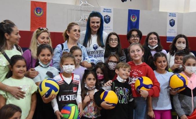 Meryem Boz, Eskişehir’de voleybol akademisi kurdu