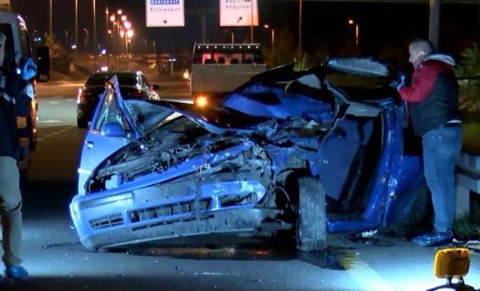 Otomobil, belediye işçilerine ve kamyonetine çarptı: 2 ölü, 2 yaralı