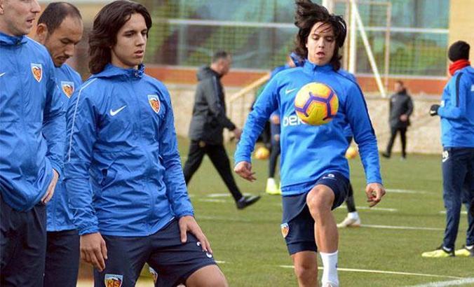 Barcelona’ya transfer olan Emre’nin serbest kalma bedeli 400 milyon euro