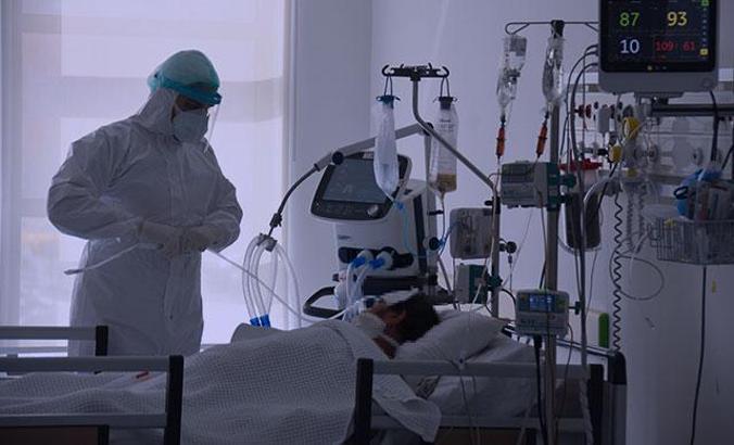 Koronavirüs salgınında günlük vaka sayısı 27 bin 802 oldu