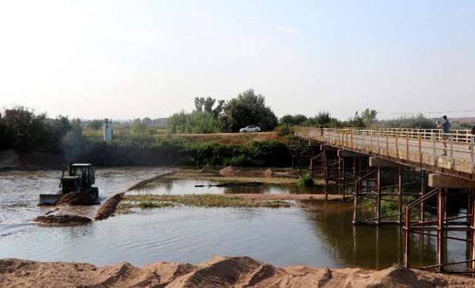 Tunca Nehri'nde taşkın riskine karşı yatak genişletme çalışması başlatıldı