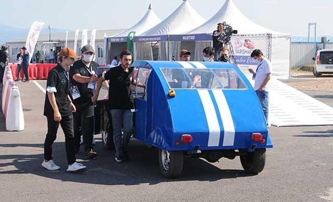 Savunma Sanayii Başkanı Demir'den otonom araç yapan gençlere destek