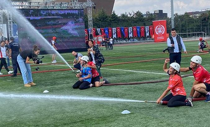 İBB'de eğitimlerini tamamlayan 37 kadın itfaiye çalışanı göreve hazır