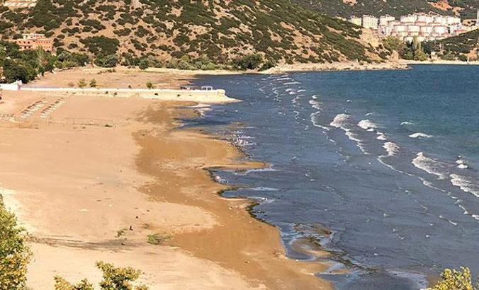 Lağım borusu patladı, Eğirdir Gölü'nü atıklar kapladı