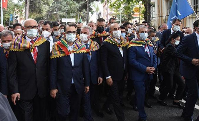 Bakan Dönmez ve Çavuşoğlu, 740'ıncı Ertuğrul Gazi'yi Anma ve Yörük Şenlikleri'ne katıldı