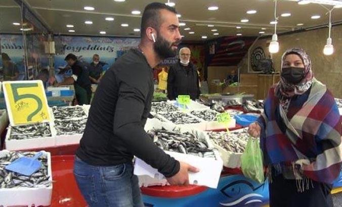 Rize’de kilo fiyatı 5 TL’ye düşen istavrit, kasayla satılıyor