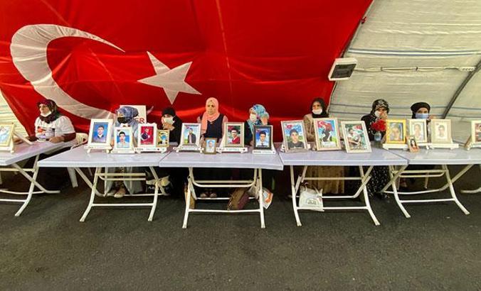 Evlat nöbetindeki anne: Bu çile artık bitsin