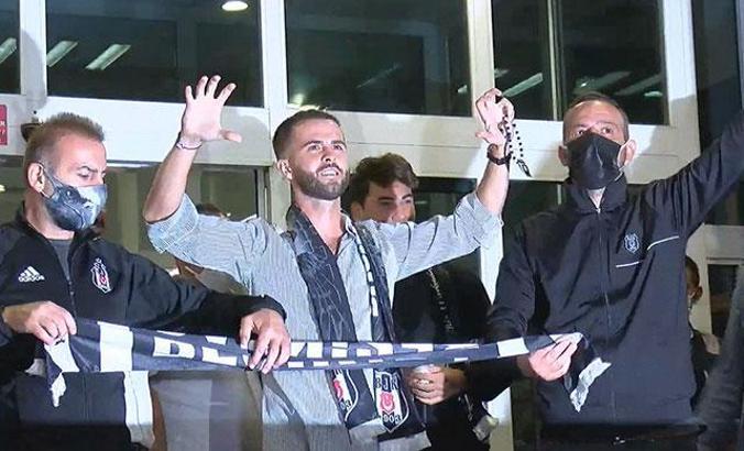 Beşiktaşlı taraftarlardan Pjanic'e coşkulu karşılama