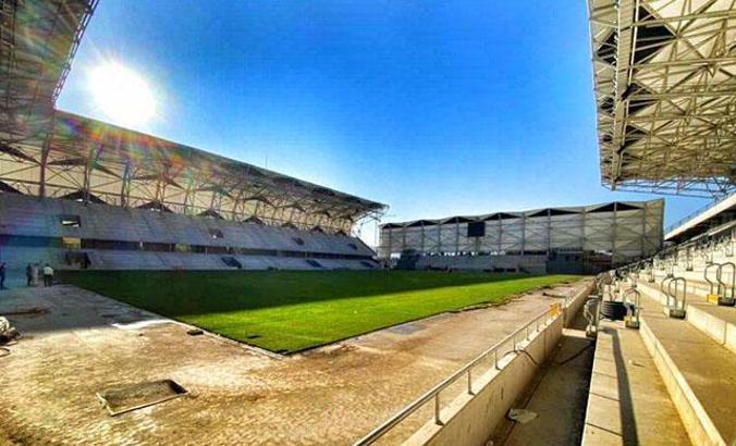 Alsancak Stadı'nda çimler tamam
