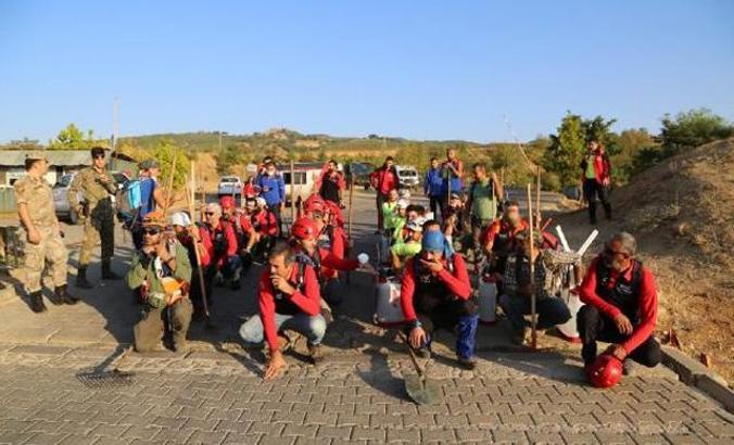 Tunceli'deki yangında tulumbalı ekipler soğutma çalışmalarında