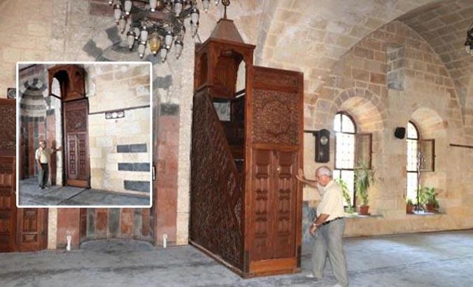 7 asırlık caminin minberi raylı