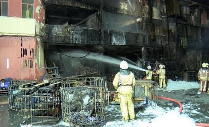 İkitelli Çevre Sanayi Sitesi'nde çıkan yangın 8 saat sonra söndürüldü