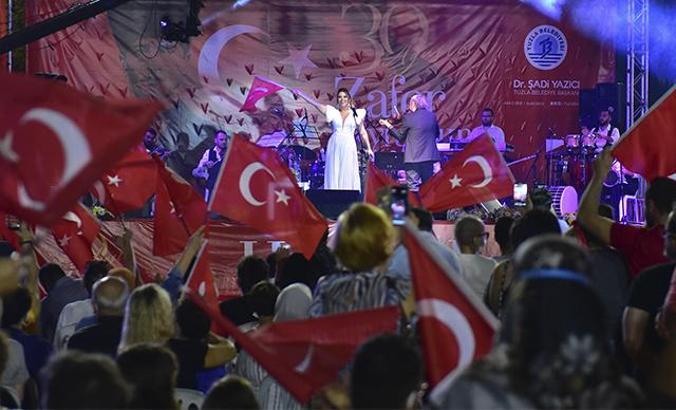 Tuzla’da 30 Ağustos Zafer Bayramı coşkusu Aslı Hünel ile yaşandı