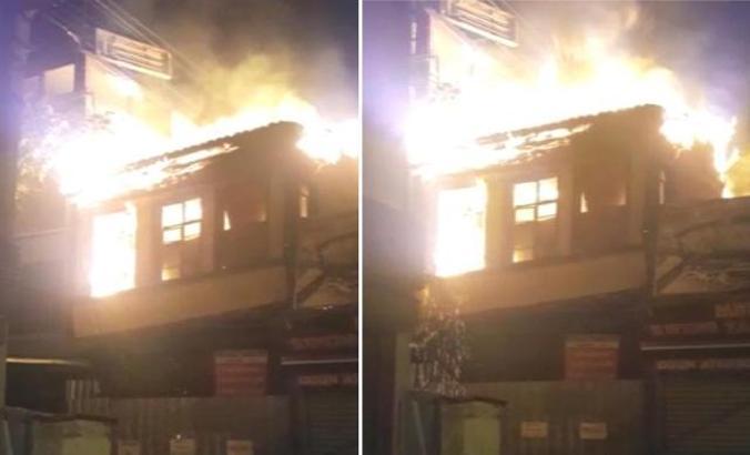 110 yıllık ahşap bina yangında çöktü; 1 itfaiye eri yaralandı