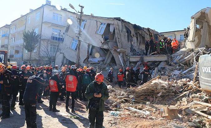 Depremde ağır hasar alan ‘Sivrice’ için yapılan araştırmalar kitap oldu