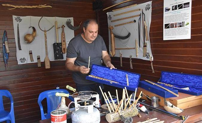 Anadolu'nun unutulan çalgılarını yapıp tanıttı