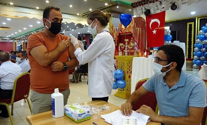 Sünnet düğününde davetlilere aşı yapıldı