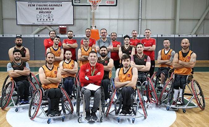 Bakan Kasapoğlu, paralimpik sporcuları ziyaret etti