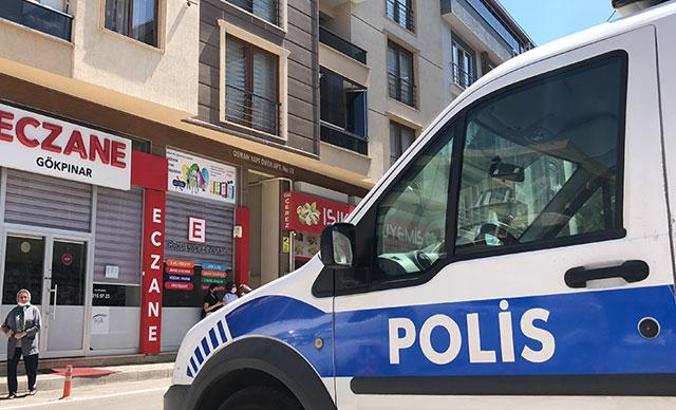 Eşini ve kızını av tüfeğiyle öldürüp intihar etti