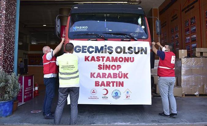 Selden etkilenen iller için yardım tırları Tuzla’dan yola çıktı