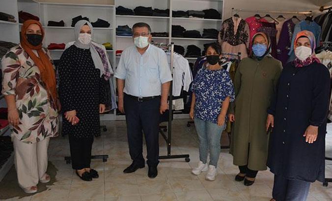 Muhtarın projesiyle 2,5 yılda 5 bin ihtiyaç sahibini giydirdiler