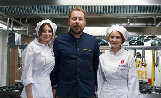 Ödüllü şef Akkor, Altınbaş Üniversitesi Gastronomi bölümünde
