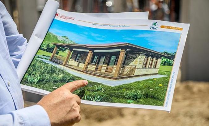 Yangın bölgesinde yanmaz malzemelerden köy evleri yapılıyor