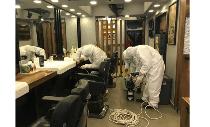 Fatih’te kuaför salonlarında dezenfekte çalışması