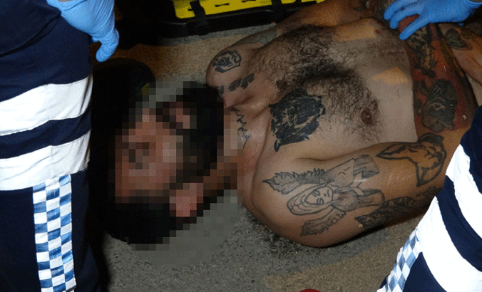 Cam şişeyle bekçiyi yaralayınca bacağından vuruldu