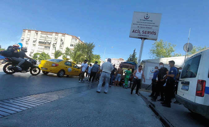 İzmir'de husumetliler arasında silahlı kavga: 1 ölü, 4 yaralı