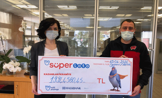 Süper Loto’dan 19.9 milyon lira kazanan talihli çekini teslim aldı