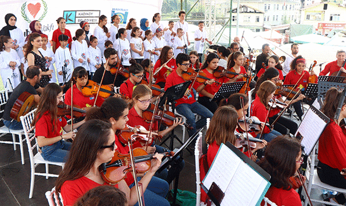 Hayratlı ve Kadıköylü çocuklar birlikte konser verdi