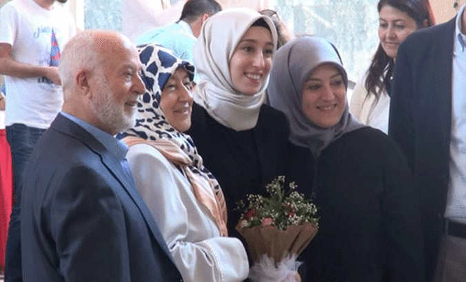 Meclis'in genç vekillerinden Rümeysa Kadak, kaydını yaptırdı