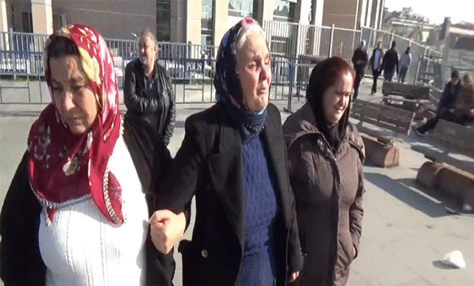 Kızı öldürülen acılı anne adliye önünde gözyaşı döktü