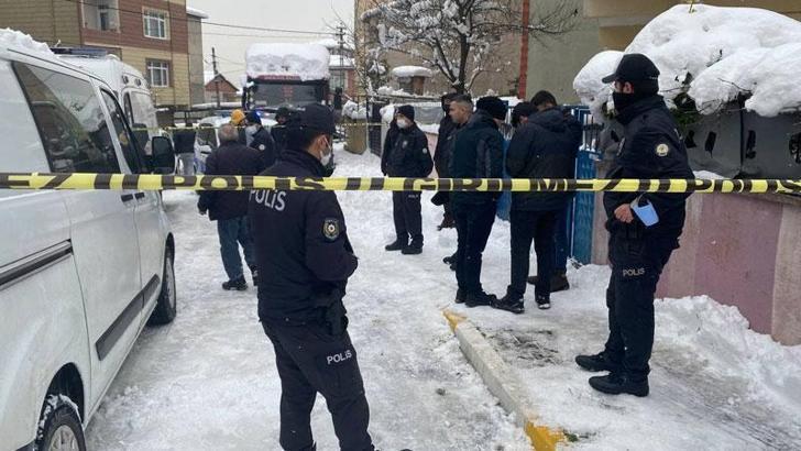 Sultanbeyli'de annesini boynunu keserek öldürdü