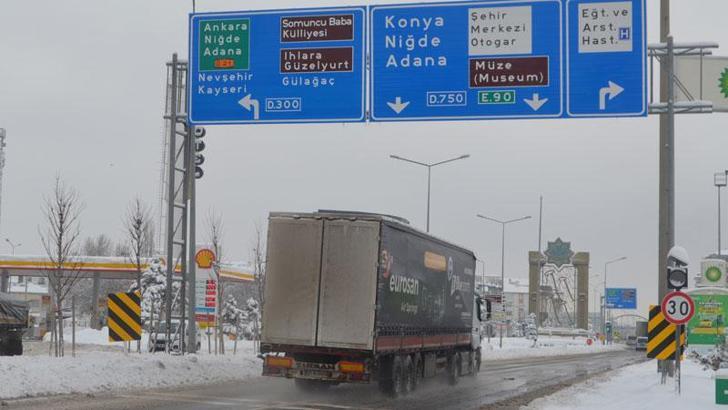 Aksaray- Ankara kara yolu 16 saat sonra ulaşıma açıldı