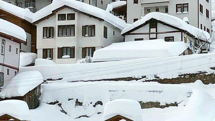 Kastamonu'da araçlar, karda kayboldu