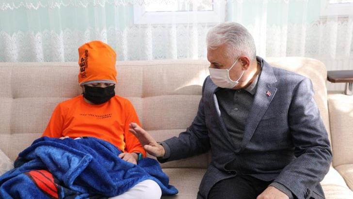 Binali Yıldırım'dan köpek saldırısında yaralanan Emir'e ziyaret