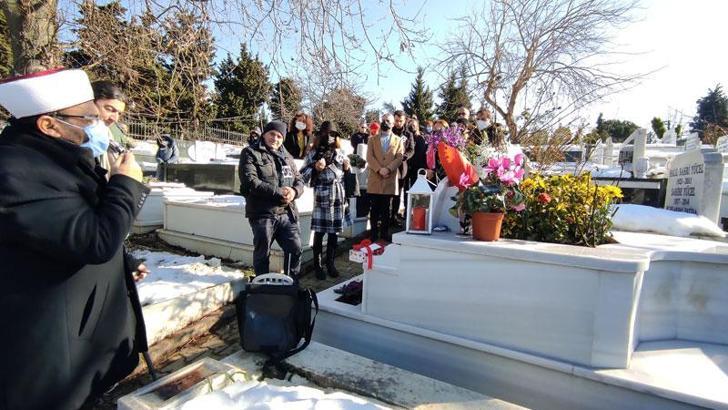 Ferdi Özbeğen ölümünün 9'uncu yılında mezarı başında anıldı