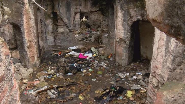 Harabeye dönen tarihi yapı madde bağımlılarına kaldı