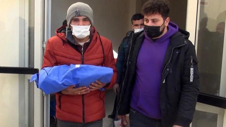 Doktor ihmalinden anne karnında öldüğü iddia edilen bebeğini morgdan kucağında çıkardı