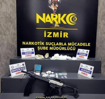 İzmir’deki torbacı operasyonunda 10 kişi tutuklandı