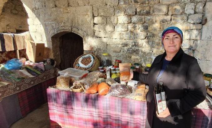 Taşhanlı kadınlar, kendi ürettikleriyle aile ekonomisine katkı sağlıyor