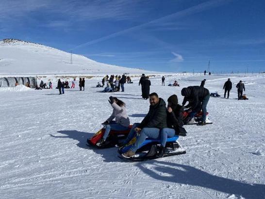 Niğde'deki Ketençimen Kayak Merkezi'nde tam kapasite hizmet