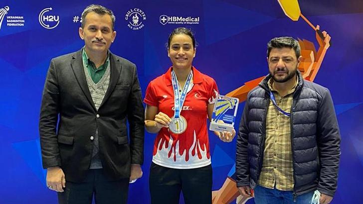 Badmintonda şampiyon Aliye Demirbağ