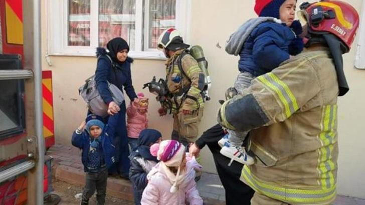Evlerinde yangın çıktı; 5'i çocuk 7 Suriyeli kurtarıldı