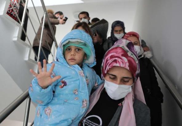 Asiye, Gaziantep’te çiçeklerle karşılandı