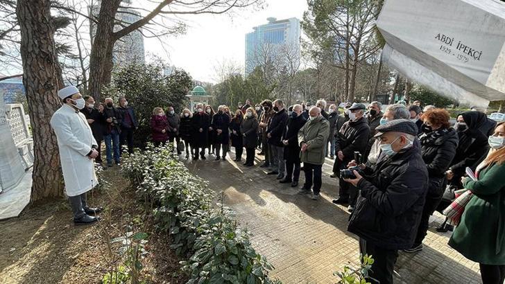 Abdi İpekçi kabri başında anıldı