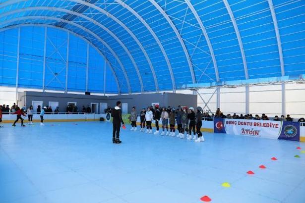 Van'da buz pateni pisti, öğrencileri ağırlıyor