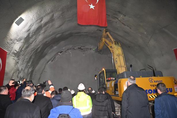 Ayvacık-Küçükkuyu kesiminde yapımı süren tünellere Troya ve Asos adları verildi